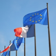 En dix ans, le nombre de Français vivant à l’étranger a augmenté de 30 %. Première destination : l’Europe. Des textes européens, mais également l’organisation du notariat, facilitent la vie de ces expatriés à courte ou moyenne distance. La Lettre du Notaire - Notaire Ville-d'Avray 92410 - Office Notarial Maître Delphine MARIE-SUTTER